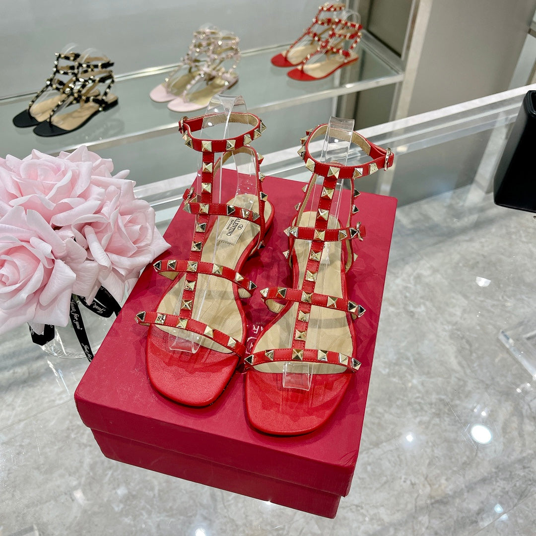 ROCKSTUD SANDAL WITH STRAPS IN CHERRY RED CALFSKIN - 35