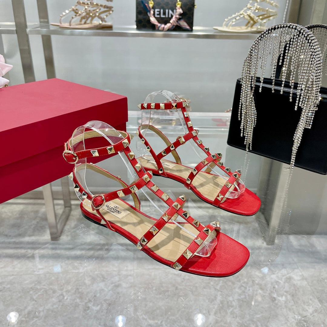 ROCKSTUD SANDAL WITH STRAPS IN CHERRY RED CALFSKIN - 35