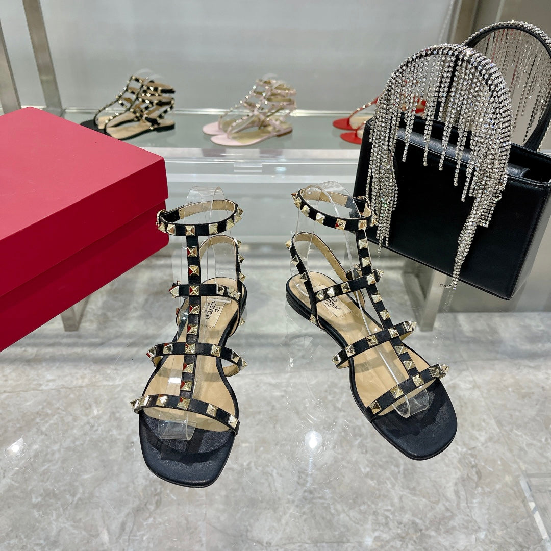 ROCKSTUD SANDAL WITH STRAPS IN BLACK CALFSKIN - 35