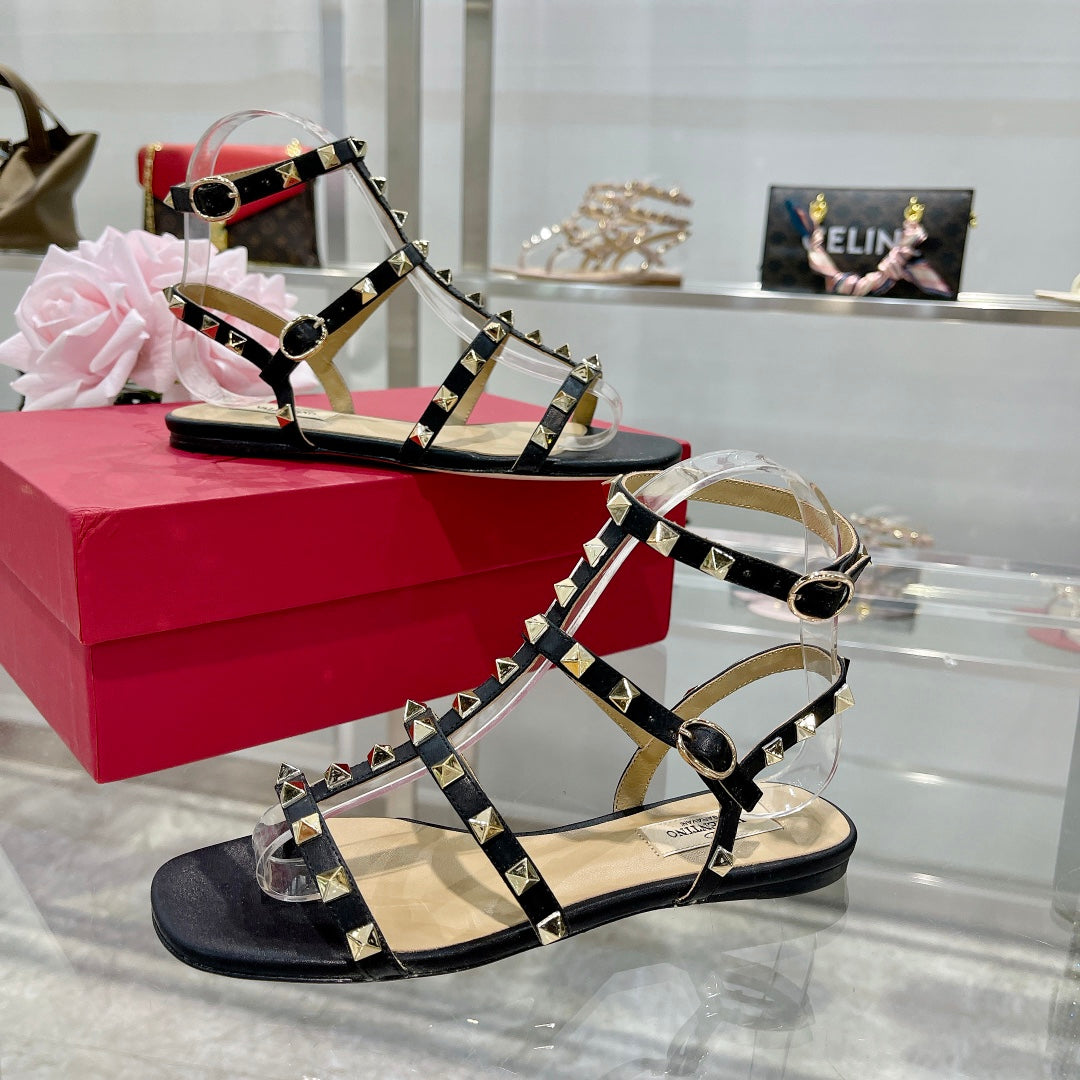 ROCKSTUD SANDAL WITH STRAPS IN BLACK CALFSKIN - 35