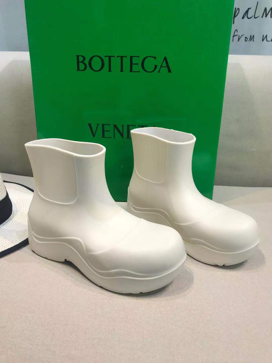 PUDDLE ANKLE BOOT IN WHITE RUBBER - 35