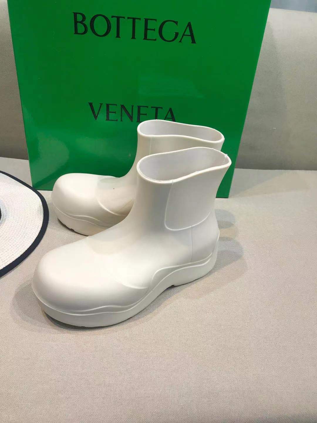 PUDDLE ANKLE BOOT IN WHITE RUBBER - 35