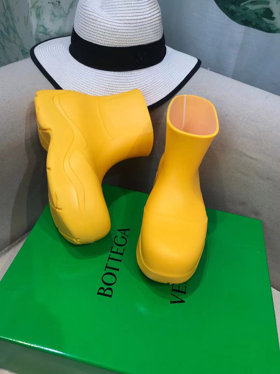 PUDDLE ANKLE BOOT IN BRIGHT YELLOW RUBBER - 35