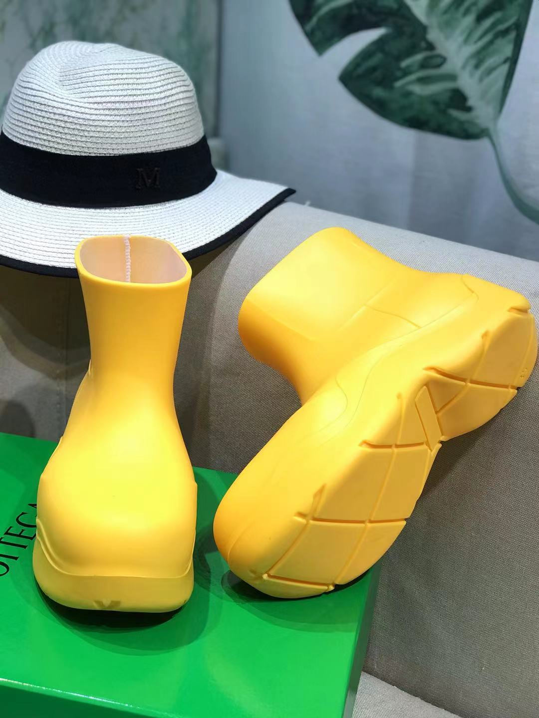 PUDDLE ANKLE BOOT IN BRIGHT YELLOW RUBBER - 35