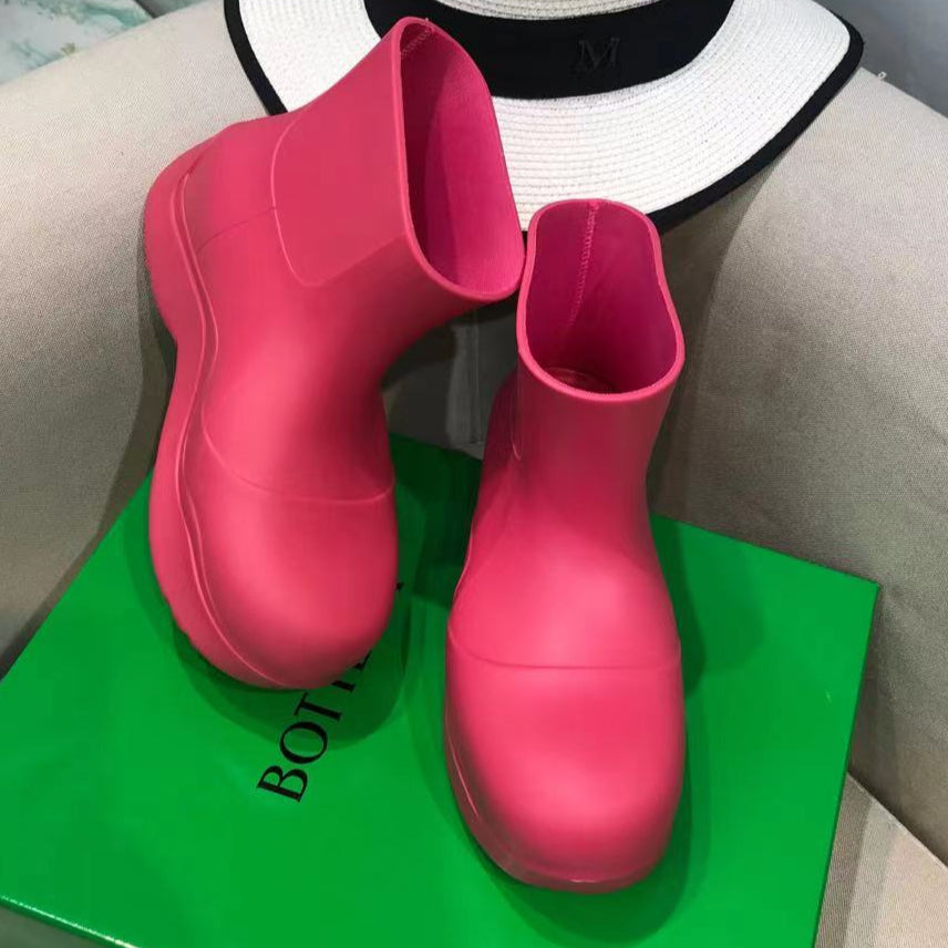 PUDDLE ANKLE BOOT IN BRIGHT PINK RUBBER - 35