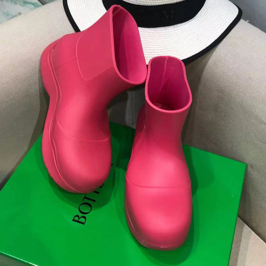PUDDLE ANKLE BOOT IN BRIGHT PINK RUBBER - 35