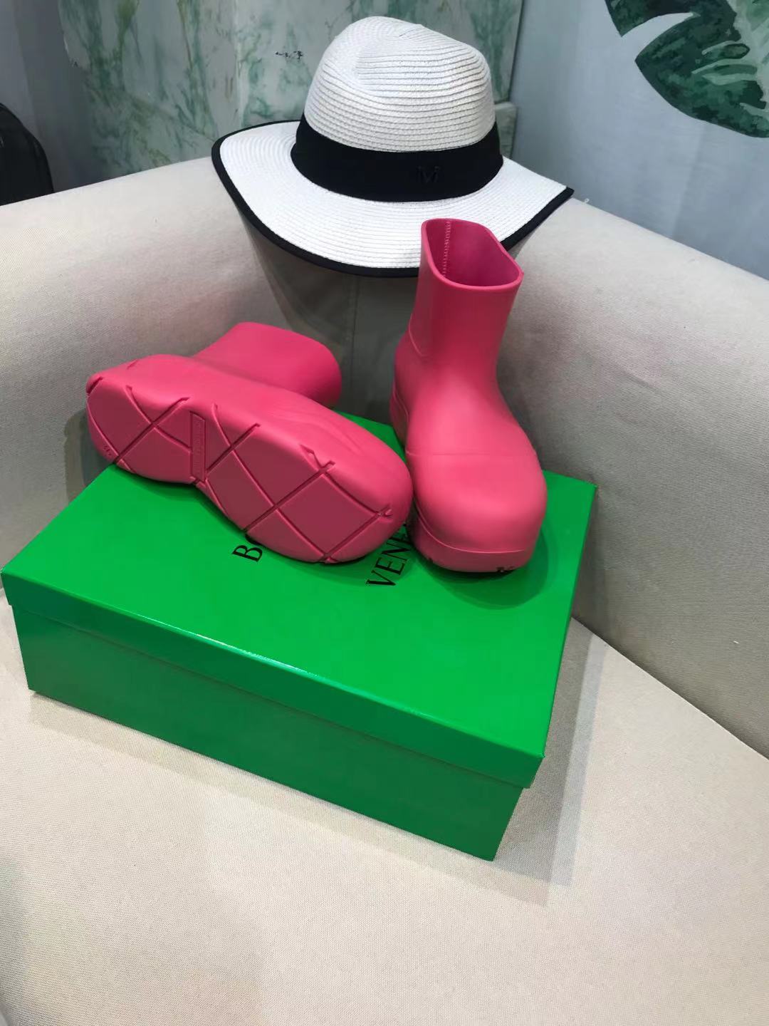 PUDDLE ANKLE BOOT IN BRIGHT PINK RUBBER - 35