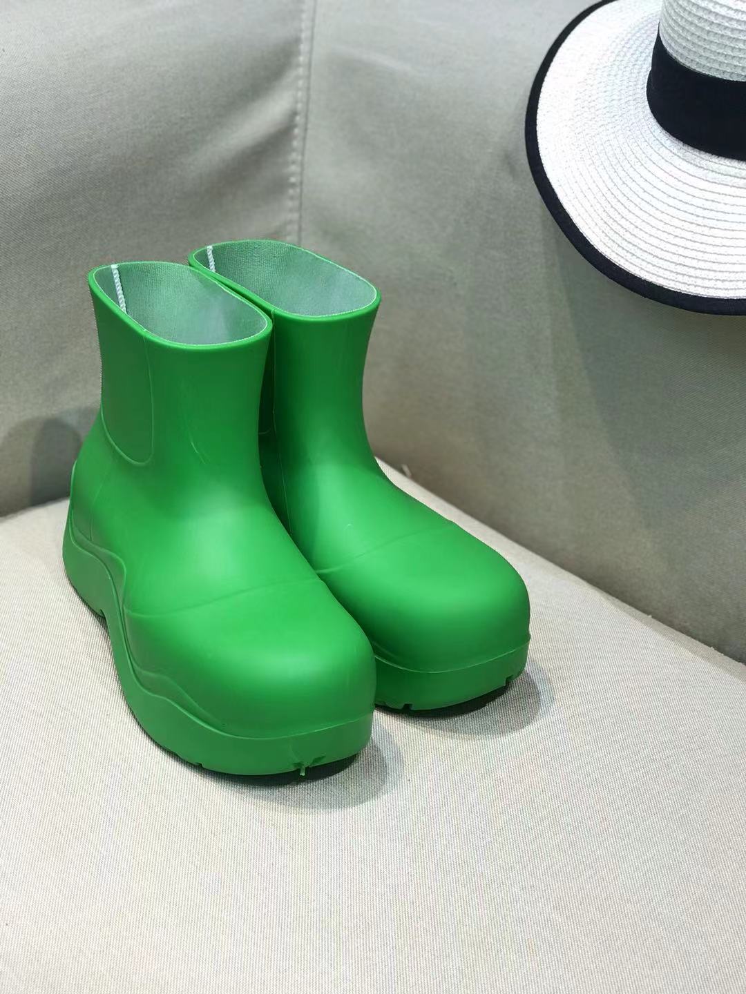 PUDDLE ANKLE BOOT IN EMERALD GREEN RUBBER - 35