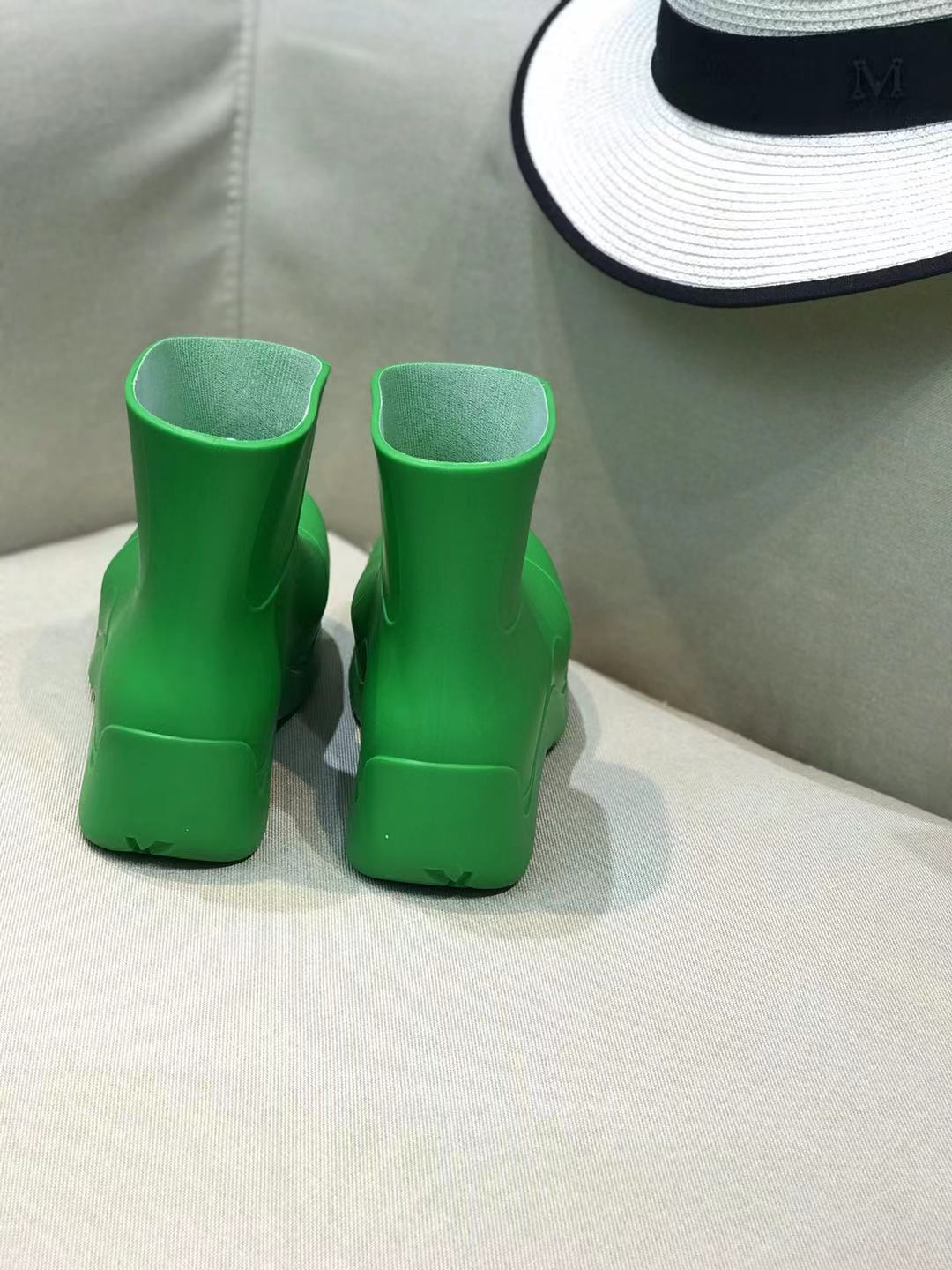 PUDDLE ANKLE BOOT IN EMERALD GREEN RUBBER - 35