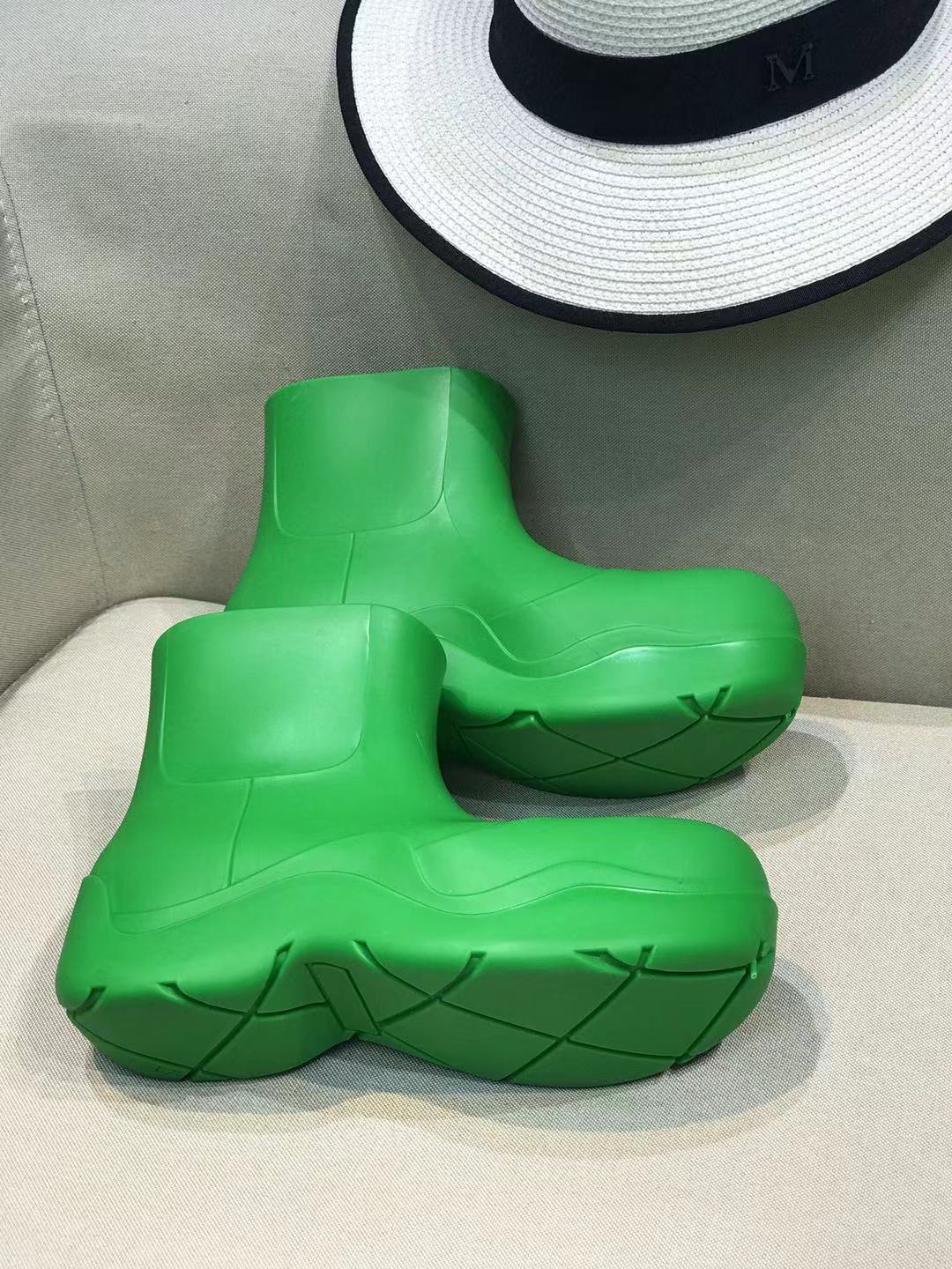PUDDLE ANKLE BOOT IN EMERALD GREEN RUBBER - 35