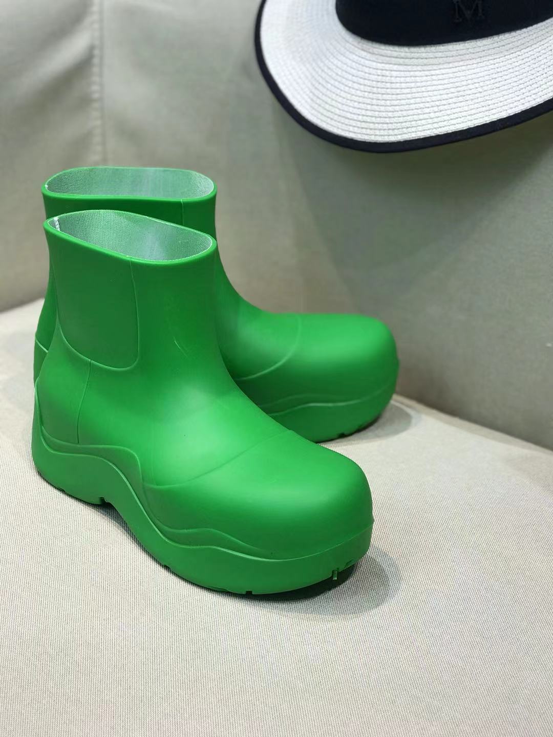 PUDDLE ANKLE BOOT IN EMERALD GREEN RUBBER - 35