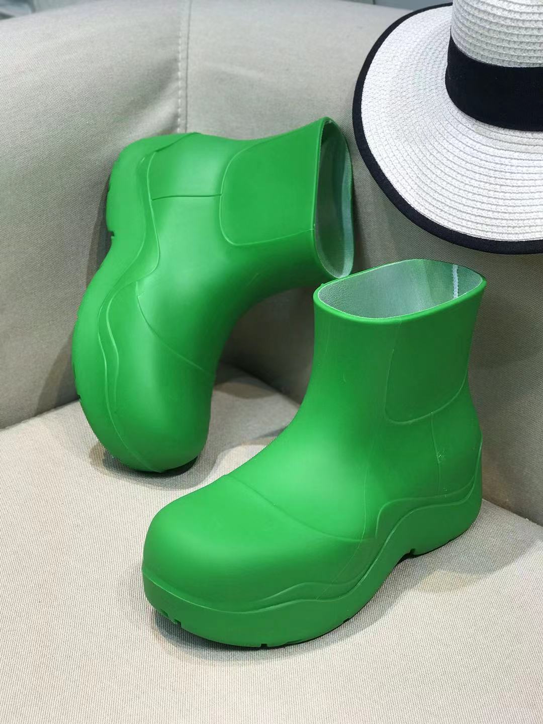 PUDDLE ANKLE BOOT IN EMERALD GREEN RUBBER - 35
