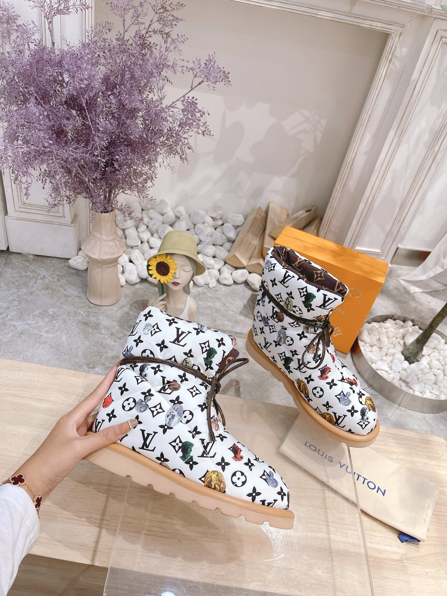 PILLOW COMFORT ANKLE BOOTS IN WHITE MIX BLACK MONOGRAM NYLON - 35