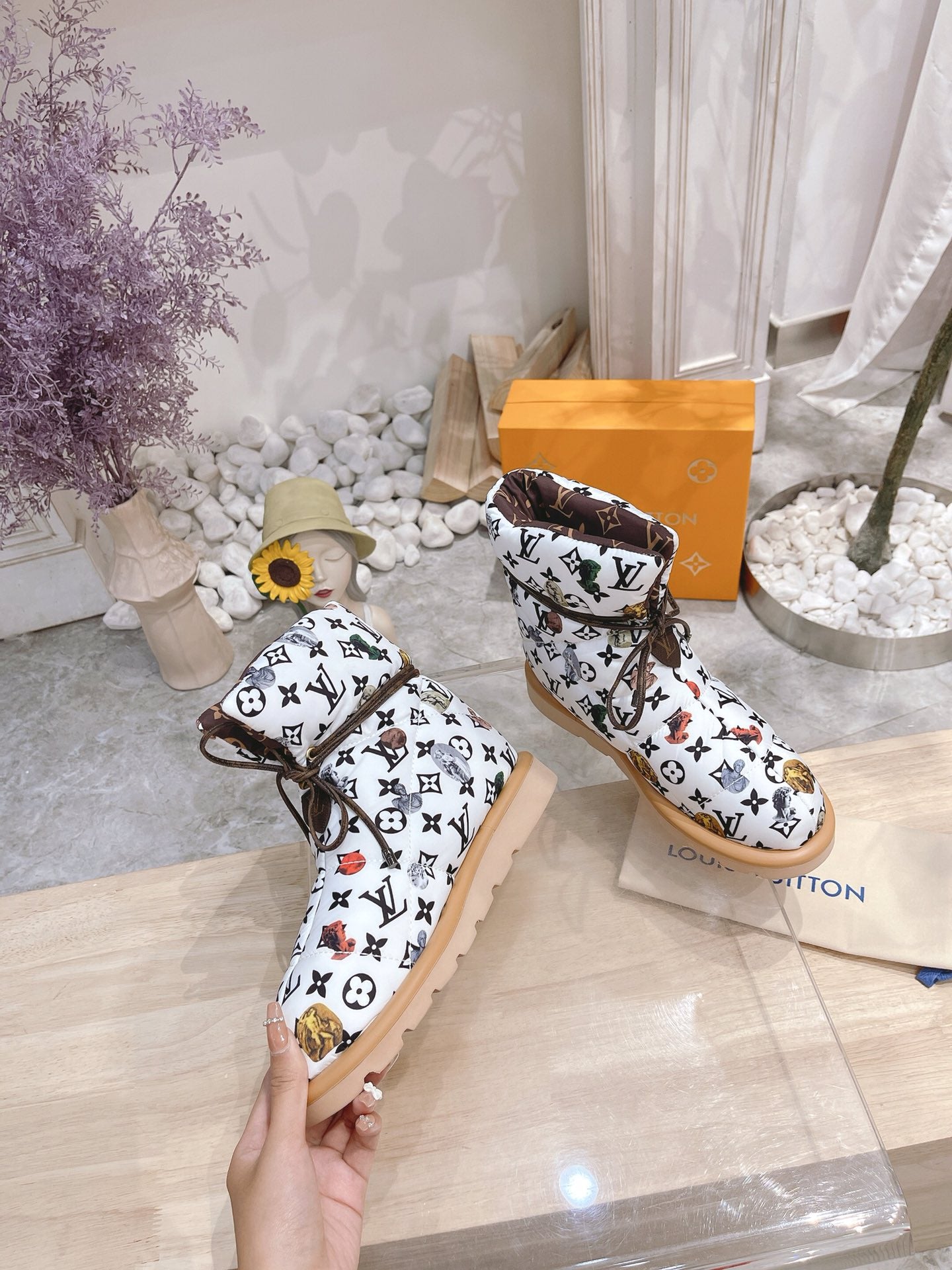 PILLOW COMFORT ANKLE BOOTS IN WHITE MIX BLACK MONOGRAM NYLON - 35