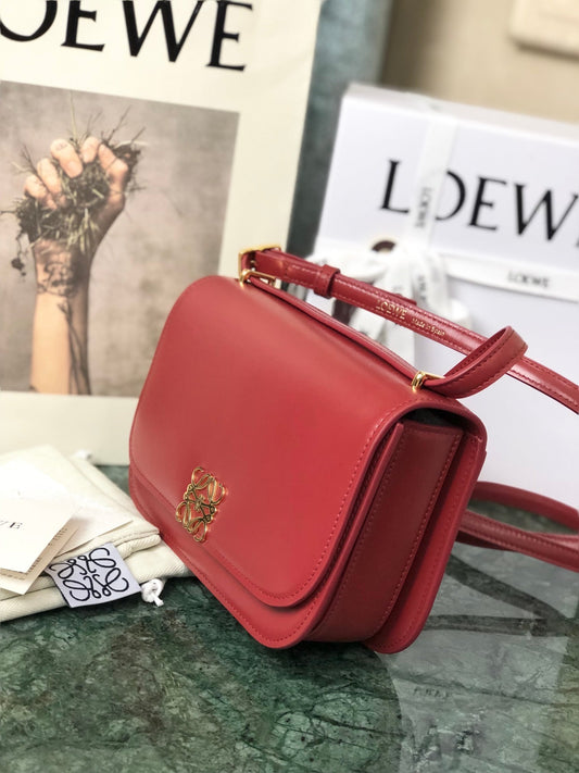 LOEWE GOYA BAG 18 З ТЕЛЯЧОЇ ШКІРИ ШОВКОВОГО ГЛЯНЦЮ В КОЛЬОРІ ВИШНІ