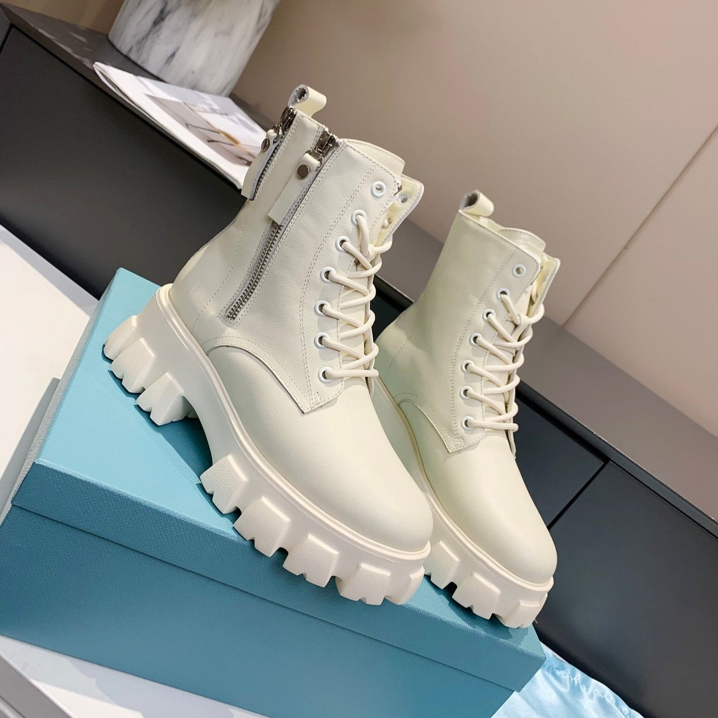 PRADA 25S SNOW BOOTS  IN WHITE CALFSKIN - 35