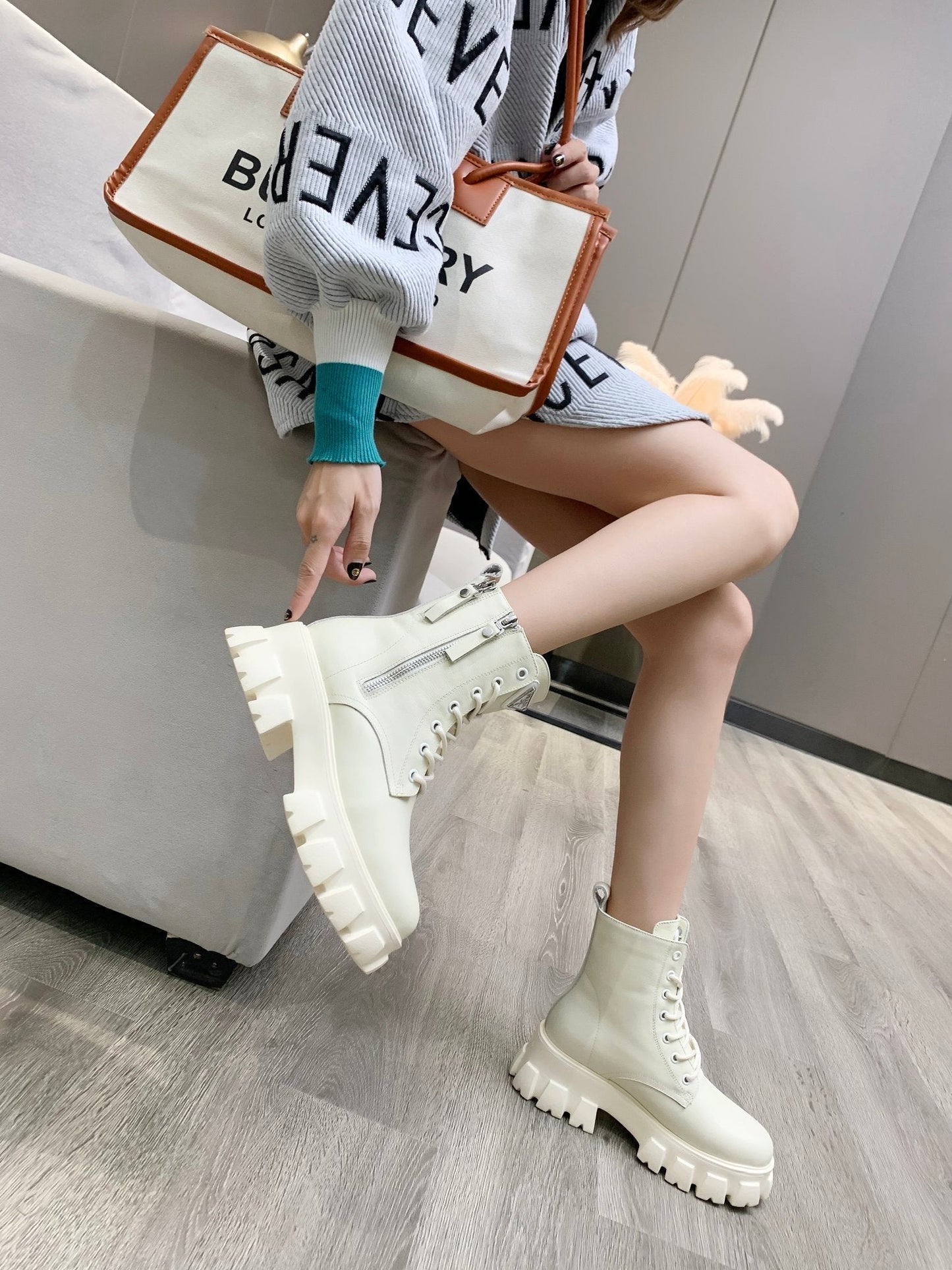 PRADA 25S SNOW BOOTS  IN WHITE CALFSKIN - 35
