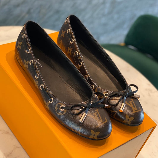 LV WOMEN'S BALLET FLAT IN CHOCOLATE BROWN MONOGRAM CALFSKIN WITH BOW - 35