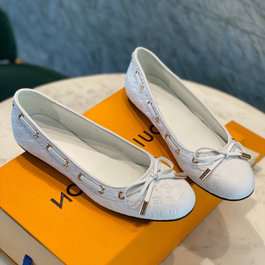 LV WOMEN'S BALLET FLAT IN WHITE EMBOSSED CALFSKIN WITH BOW - 35