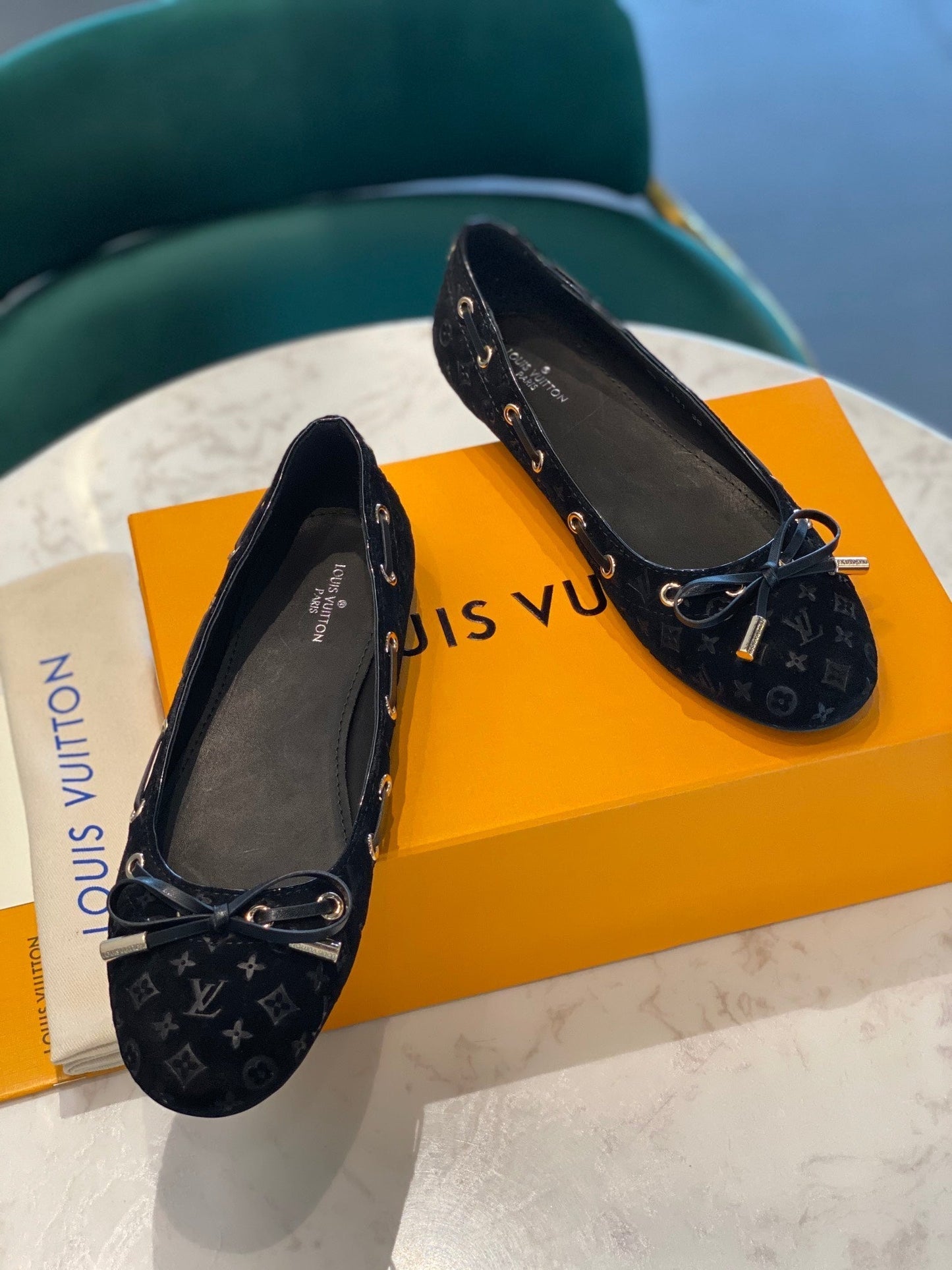 LV WOMEN'S BALLET FLAT IN BLACK MONOGRAM SUEDE WITH BOW - 35