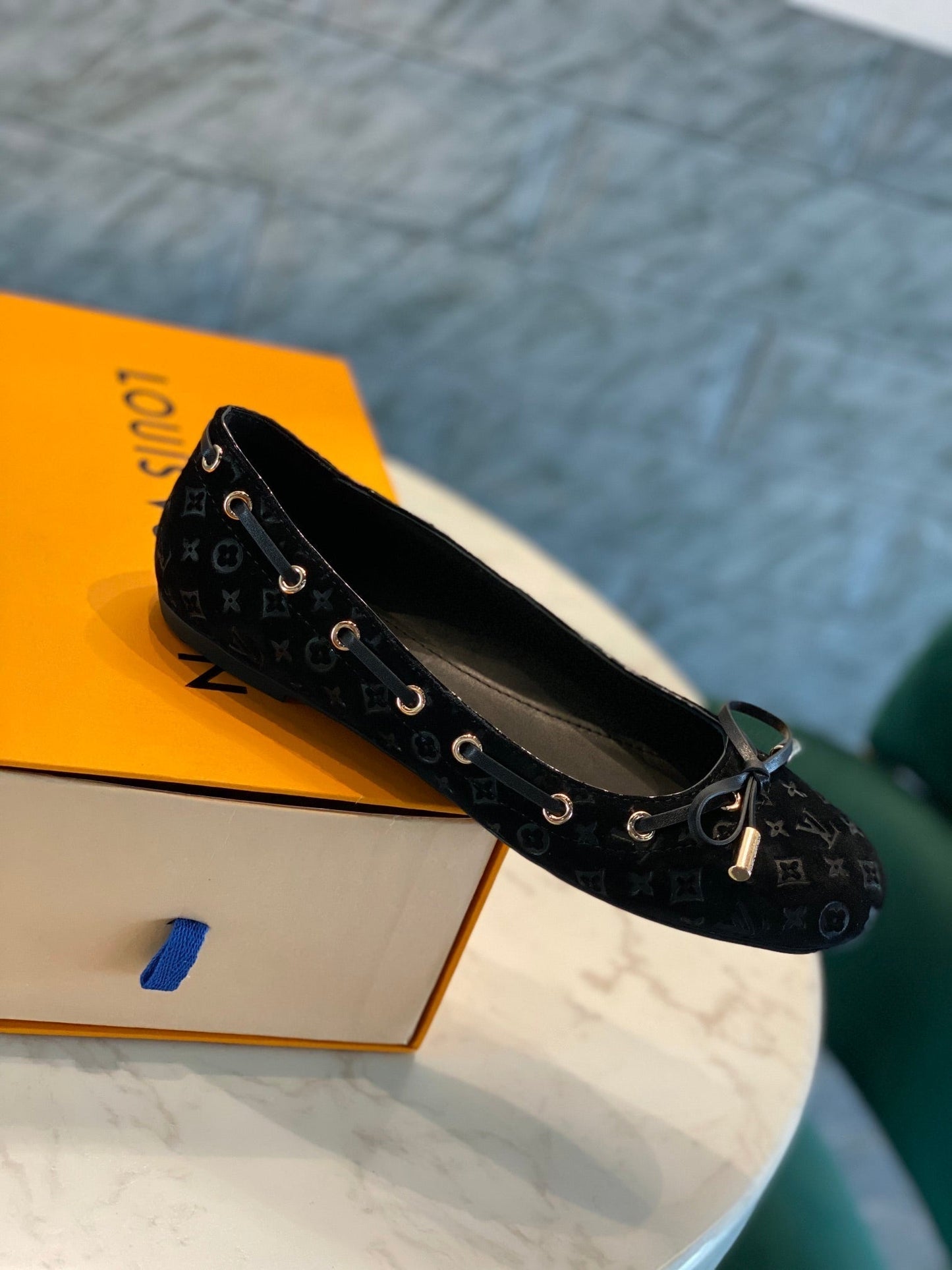 LV WOMEN'S BALLET FLAT IN BLACK MONOGRAM SUEDE WITH BOW - 35