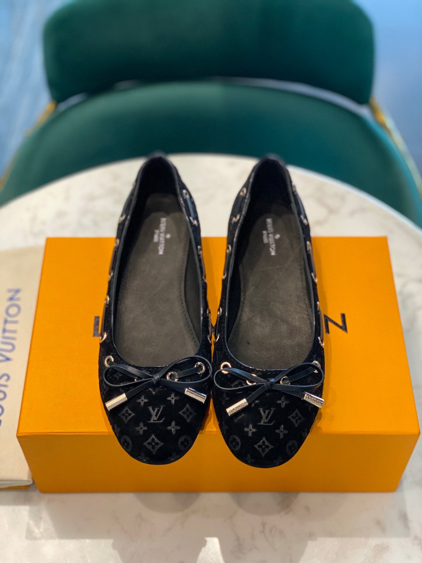 LV WOMEN'S BALLET FLAT IN BLACK MONOGRAM SUEDE WITH BOW - 35