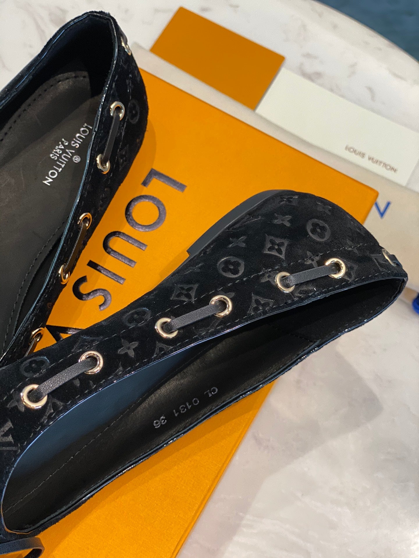 LV WOMEN'S BALLET FLAT IN BLACK MONOGRAM SUEDE WITH BOW - 35