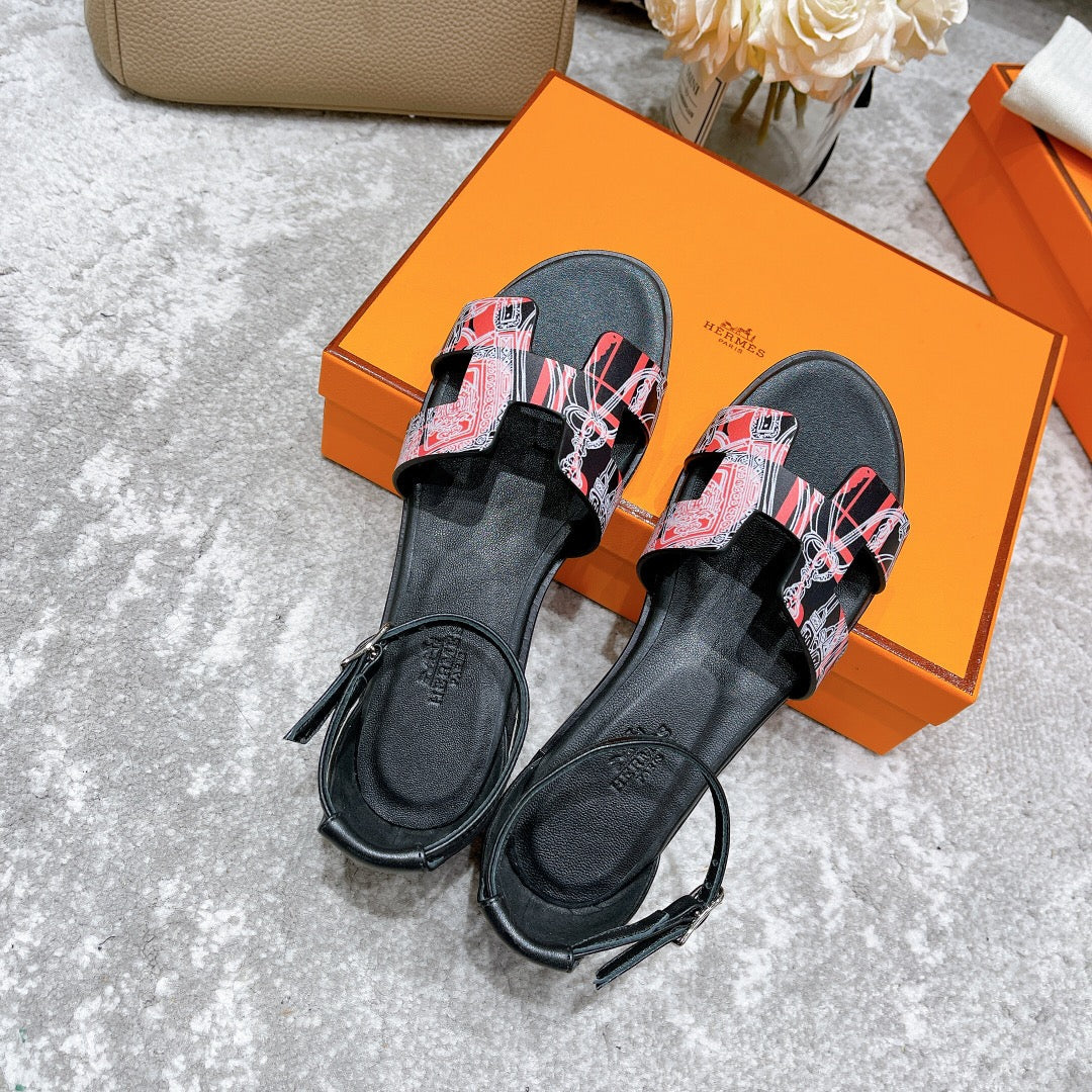 SANTORINI SANDAL BLACK CALFSKIN WITH PATTERN - 34