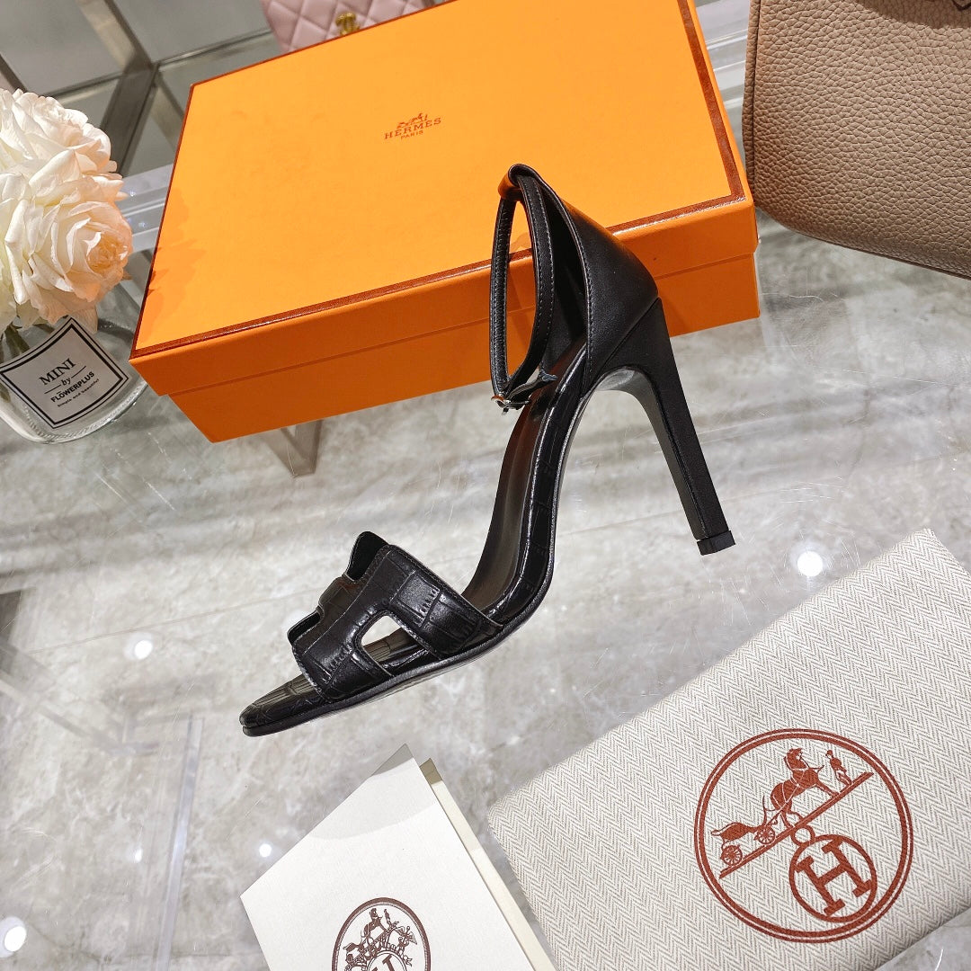 PREMIERE 105 SANDAL IN BLACK CALFSKIN - 35