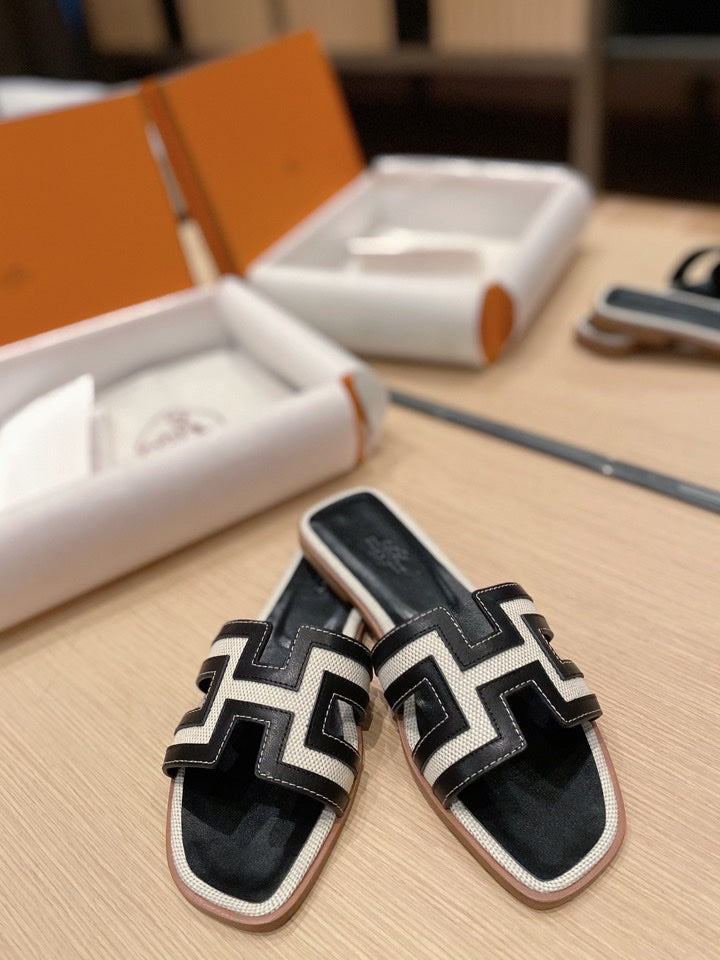 0RAN SANDALS IN BLACK CALFSKIN AND WHITE CANVAS - 34