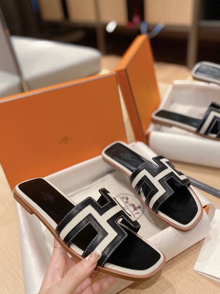 0RAN SANDALS IN BLACK CALFSKIN AND WHITE CANVAS - 34