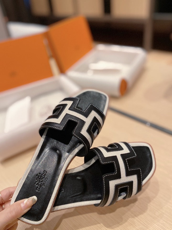 0RAN SANDALS IN BLACK CALFSKIN AND WHITE CANVAS - 34