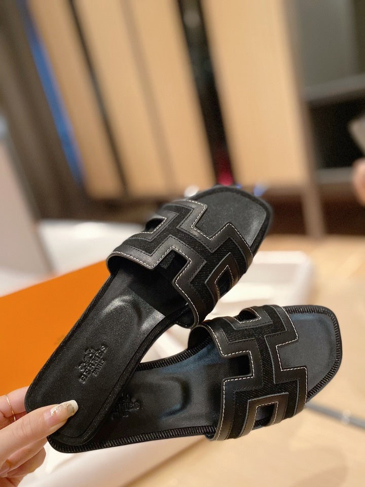 0RAN SANDALS IN BLACK CALFSKIN AND CANVAS - 34