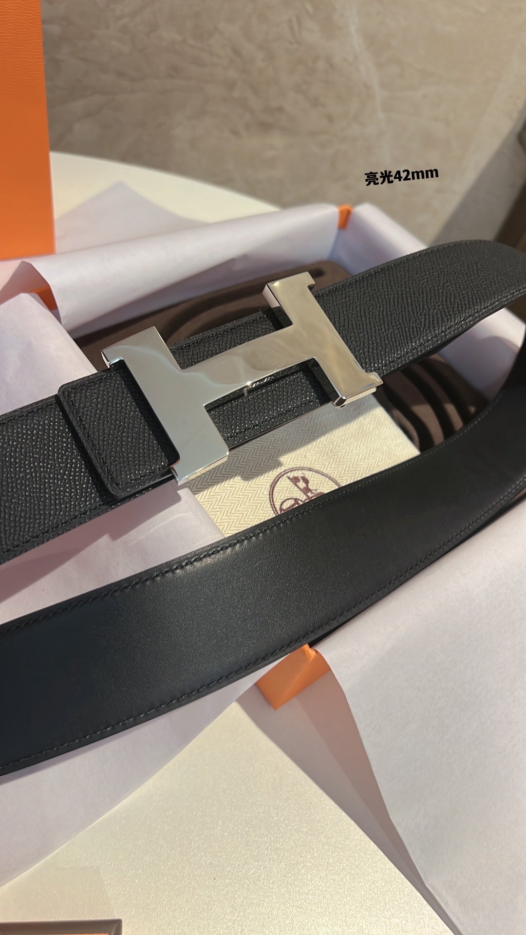 HM CONSTANCE BELT BUCKLE & REVERSIBLE BLACK LEATHER STRAP 42MM - 30