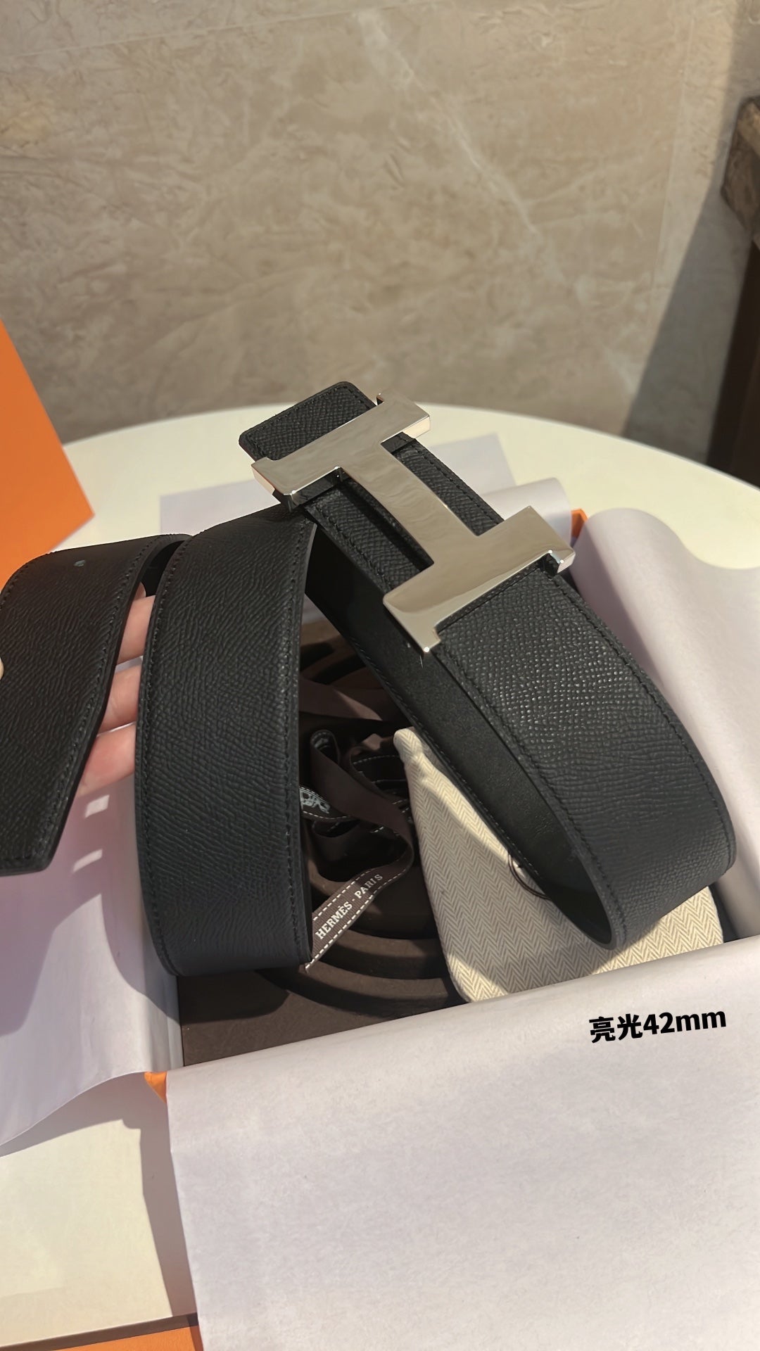 HM CONSTANCE BELT BUCKLE & REVERSIBLE BLACK LEATHER STRAP 42MM - 30