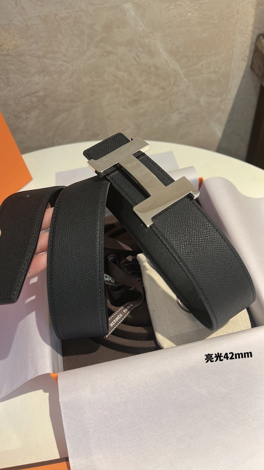 HM CONSTANCE BELT BUCKLE & REVERSIBLE BLACK LEATHER STRAP 42MM - 30