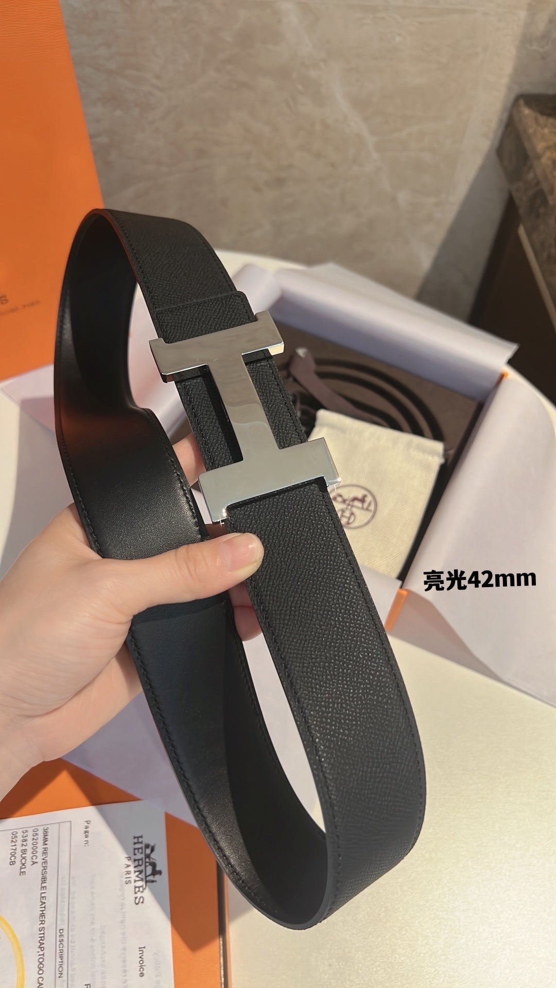 HM CONSTANCE BELT BUCKLE & REVERSIBLE BLACK LEATHER STRAP 42MM - 30