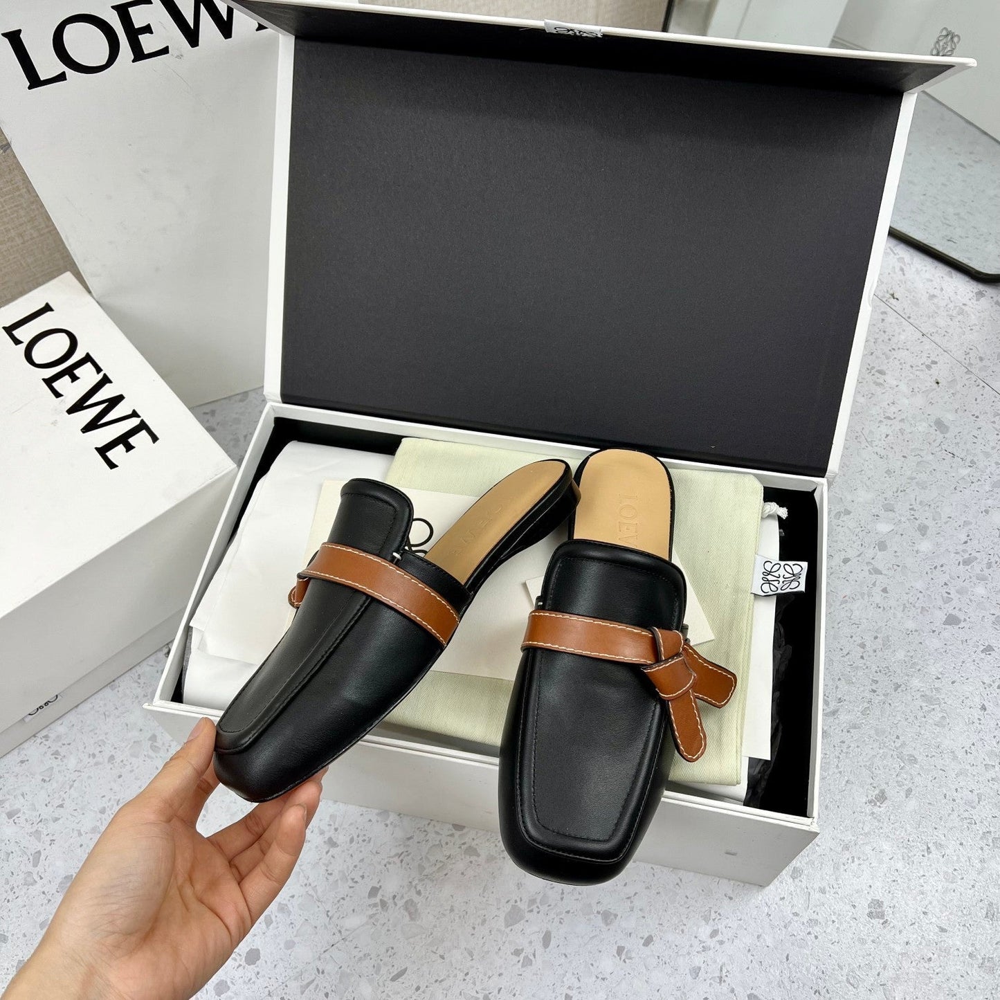 LW GATE BROWN BELTED MULE BLACK CALFSKIN - 35