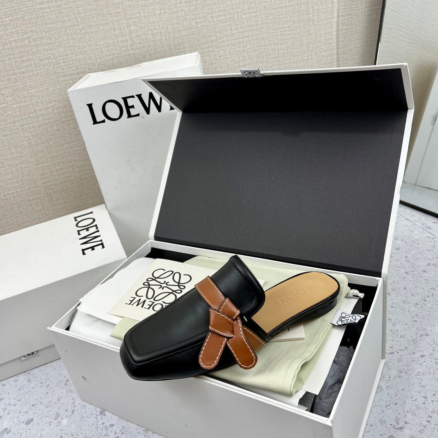 LW GATE BROWN BELTED MULE BLACK CALFSKIN - 35