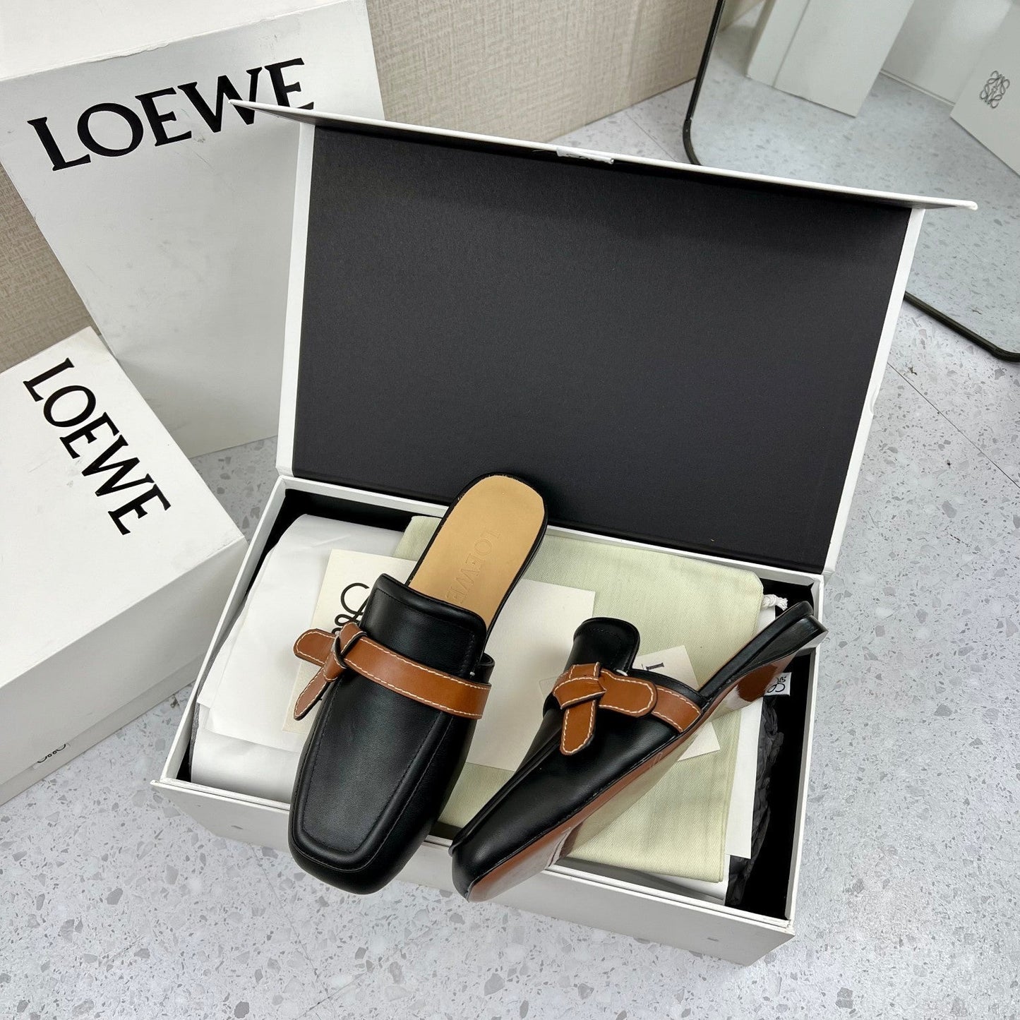 LW GATE BROWN BELTED MULE BLACK CALFSKIN - 35