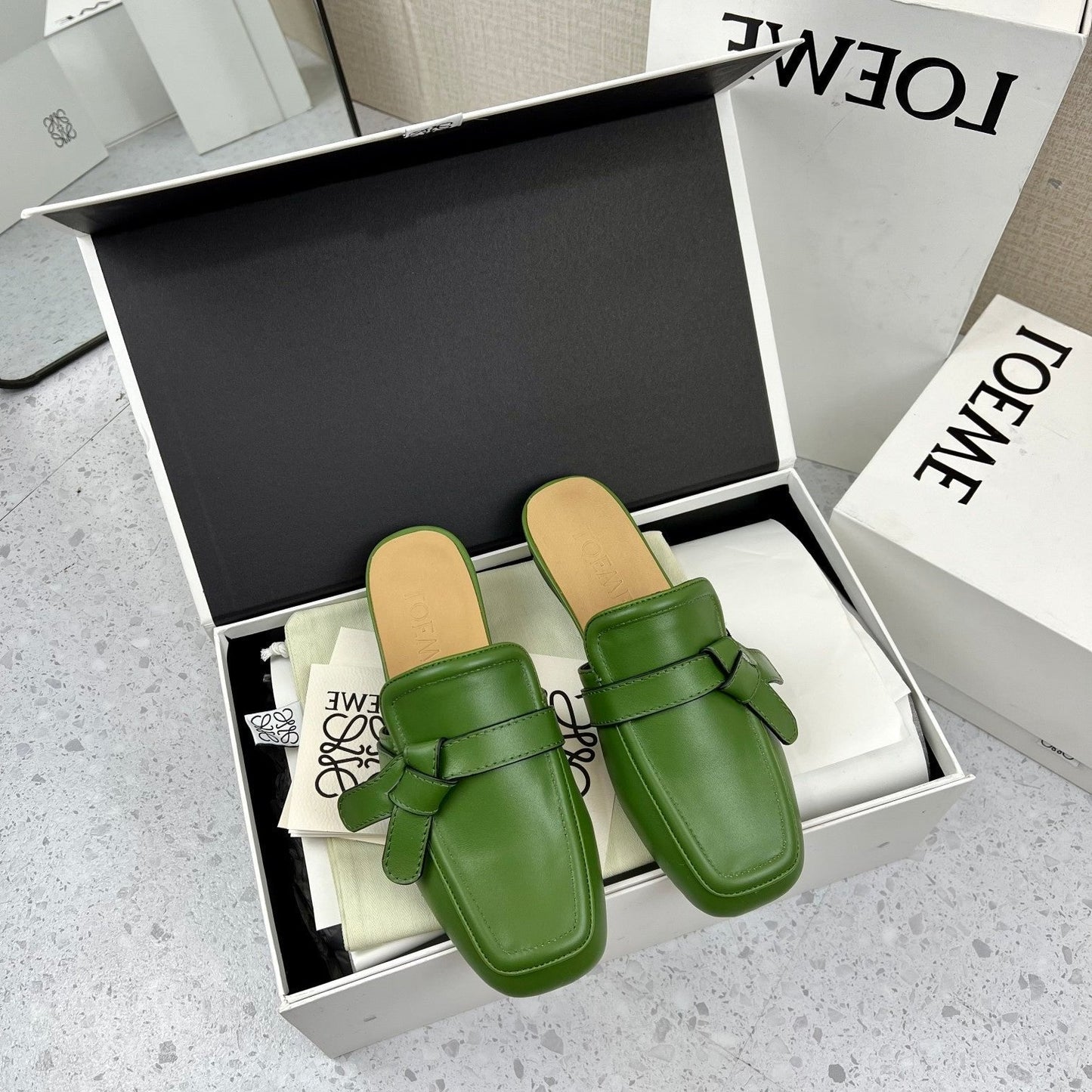LW GATE BELTED MULE GREEN CALFSKIN - 35