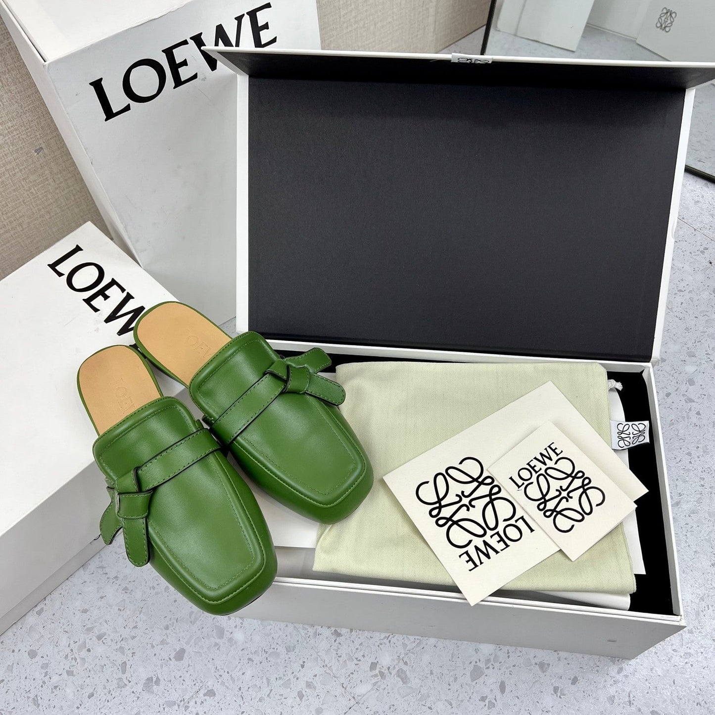 LW GATE BELTED MULE GREEN CALFSKIN - 35