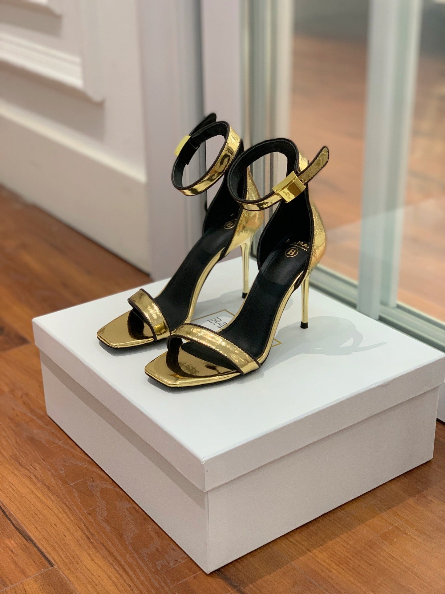 BALMAIN 25S UMA HEELED SANDALS 105MM IN GOLD CALFSKIN - 35