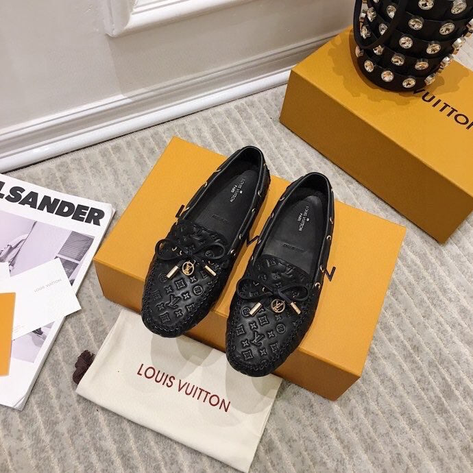 LV WOMEN'S DRIVER MOCCASIN IN BLACK EMBOSSED CALFSKIN - 35