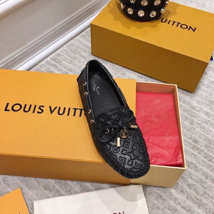LV WOMEN'S DRIVER MOCCASIN IN BLACK EMBOSSED CALFSKIN - 35
