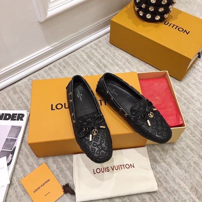 LV WOMEN'S DRIVER MOCCASIN IN BLACK EMBOSSED CALFSKIN - 35