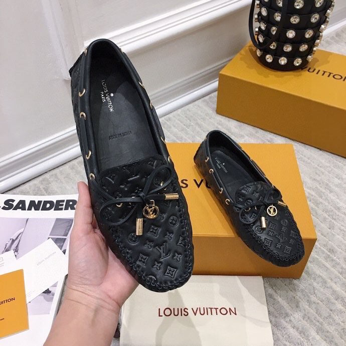 LV WOMEN'S DRIVER MOCCASIN IN BLACK EMBOSSED CALFSKIN - 35