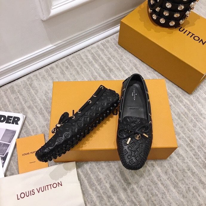 LV WOMEN'S DRIVER MOCCASIN IN BLACK EMBOSSED CALFSKIN - 35