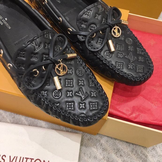 LV WOMEN'S DRIVER MOCCASIN IN BLACK EMBOSSED CALFSKIN - 35