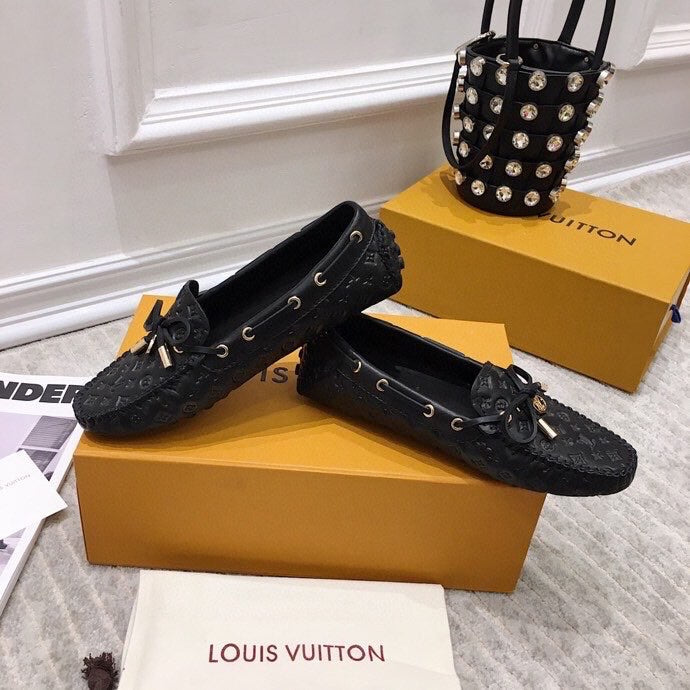 LV WOMEN'S DRIVER MOCCASIN IN BLACK EMBOSSED CALFSKIN - 35